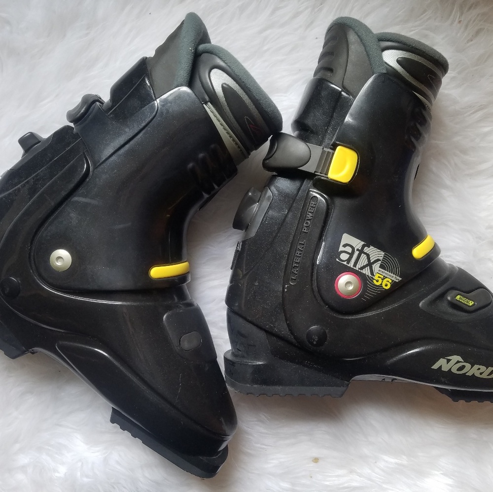 Downhill Ski Boots Mens Size 10 320mm Nordica